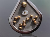 240 - BROSCHE | The Star, Edelstahl, Gold, Brillanten, Braille Art:L A STAR, Vibration