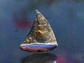 384 - BROSCHE | Sonnenreise, Edelstahl, Gold, Boulder Opal, Brillanten, Ocean / Gem Art

