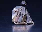 6 |  Brooch, Sailing, Yellow-, White-, Red Gold, Diamonds, Ruby, Emerald, Agathe, 1988
