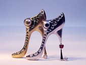 2 |  Brooches, Pair 86, Yellow-, White Gold, Diamonds, Sapphires, Emeralds, Ruby, 1986